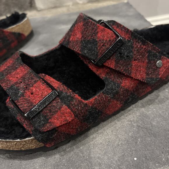 NEW w Defect Birkenstock Arizona Shearling Buffalo Plaid Red Black Size 45 - Picture 4 of 11